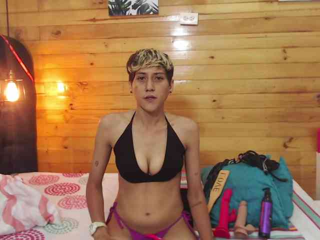 HottAlexxxa webcam