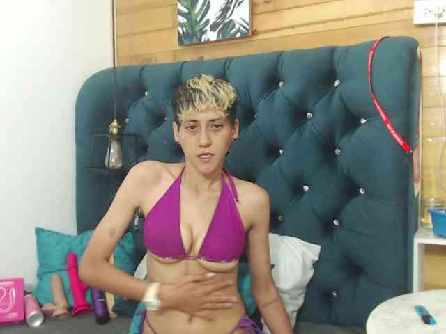 HottAlexxxa webcam