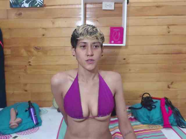 HottAlexxxa webcam