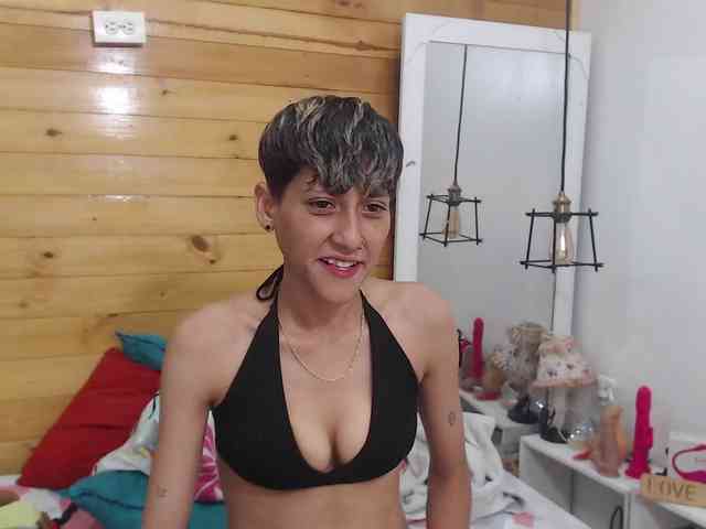 HottAlexxxa webcam