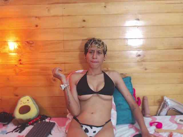 Modèle: HottAlexxxa