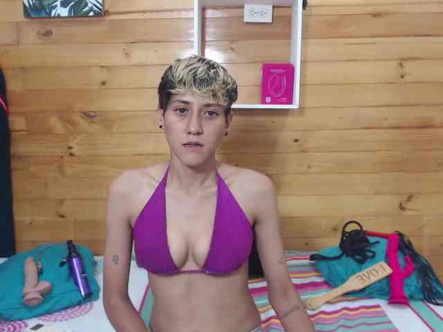 HottAlexxxa webcam