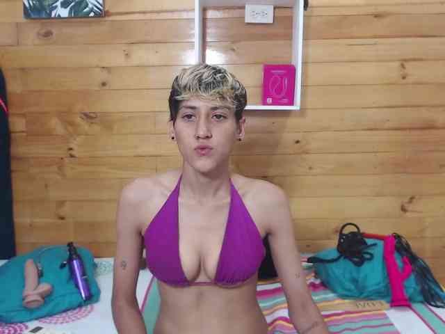 HottAlexxxa webcam