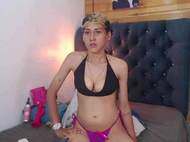 HottAlexxxa webcam