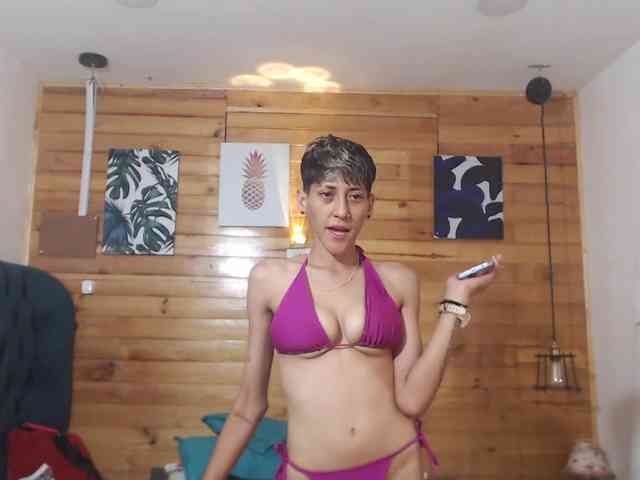 HottAlexxxa webcam
