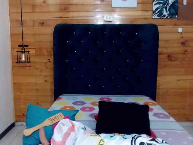 HottAlexxxa webcam