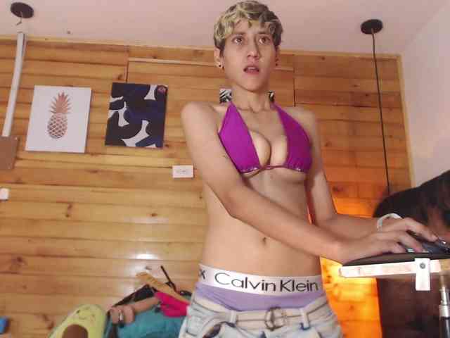 HottAlexxxa webcam