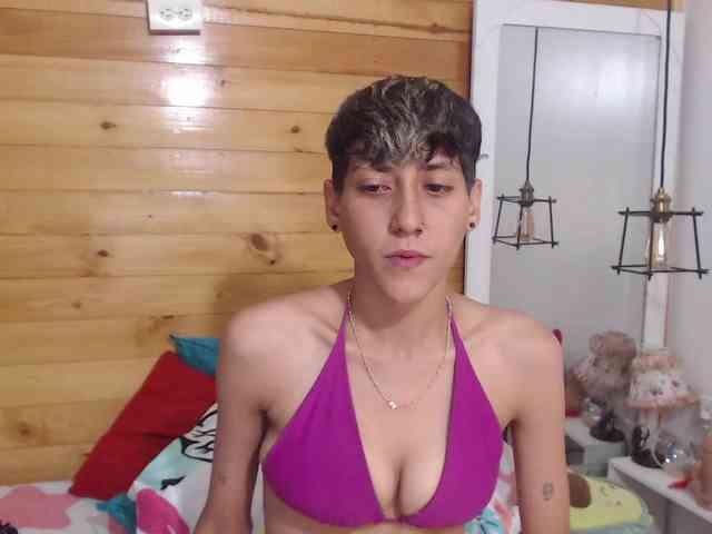 Modèle: HottAlexxxa
