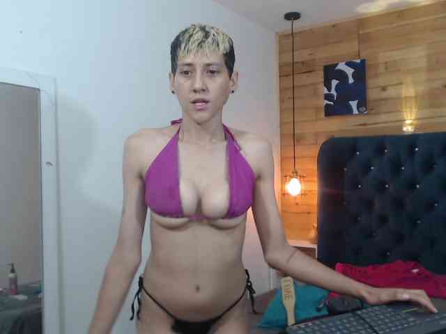 Modèle: HottAlexxxa