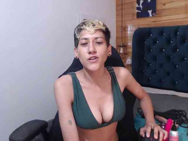 HottAlexxxa webcam