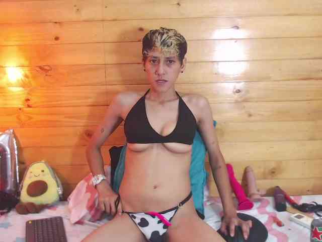 HottAlexxxa webcam