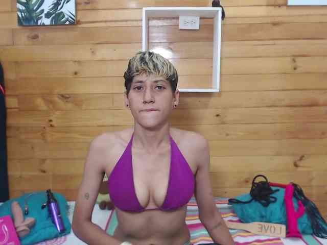 HottAlexxxa webcam