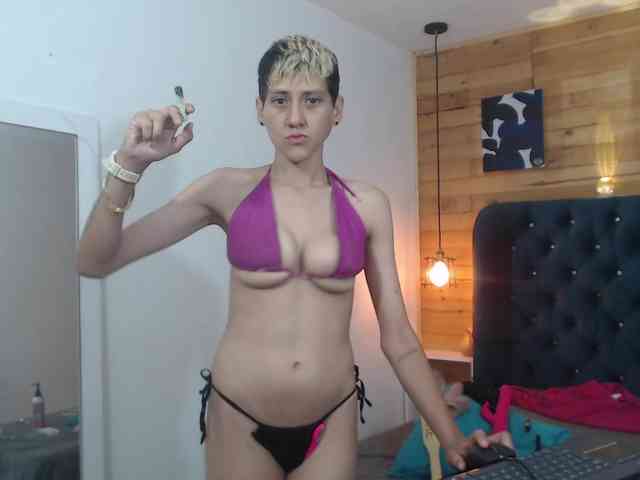 Modèle: HottAlexxxa