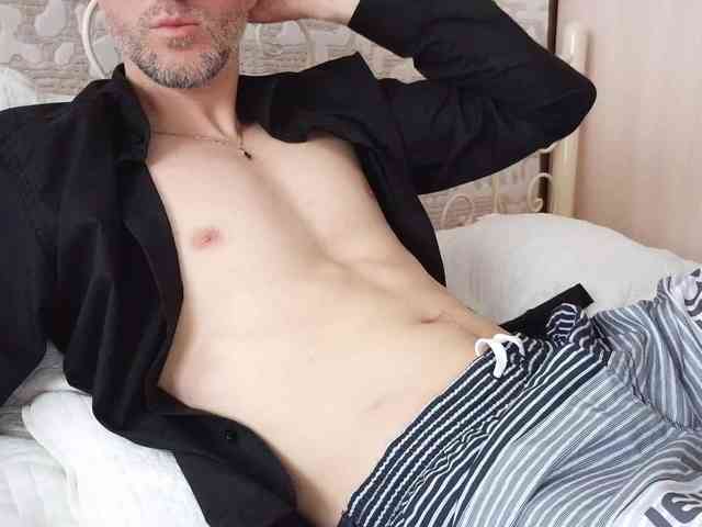 Malinowsky Live Webcam on BongaCams