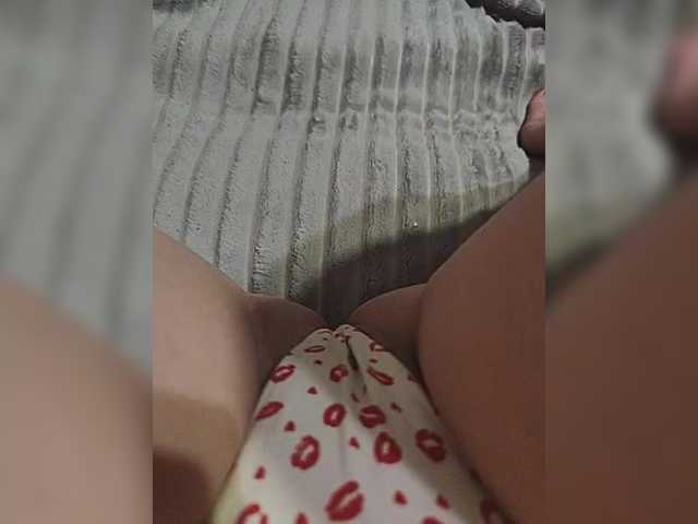 Kiskis-s's BongaCams show and profile