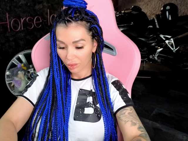le modèle -BABAYAGA- est en webcam porno dans un show sur le site bongacams, il possède les tags suivants: White/Caucasian,Brunette,Shaved
