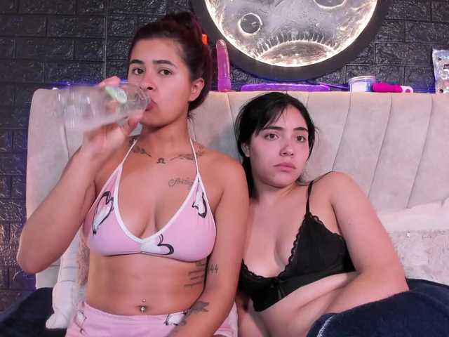 lesbian-hard-69-1 live cam on BongaCams