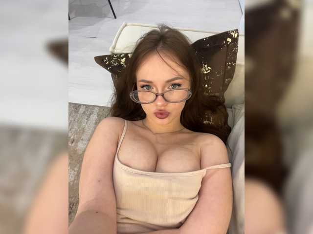 OlivkaVif live cam on BongaCams