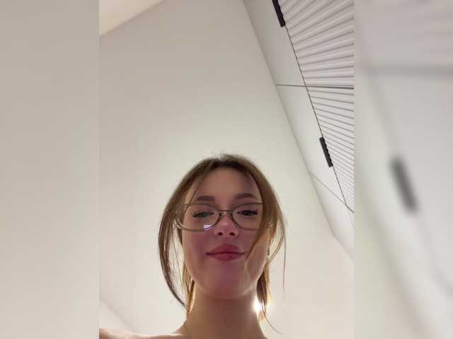 OlivkaVif live cam on BongaCams