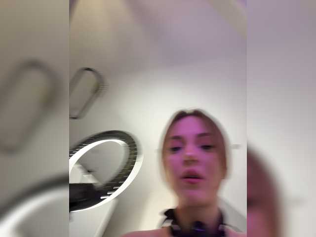 OlivkaVif live cam on BongaCams