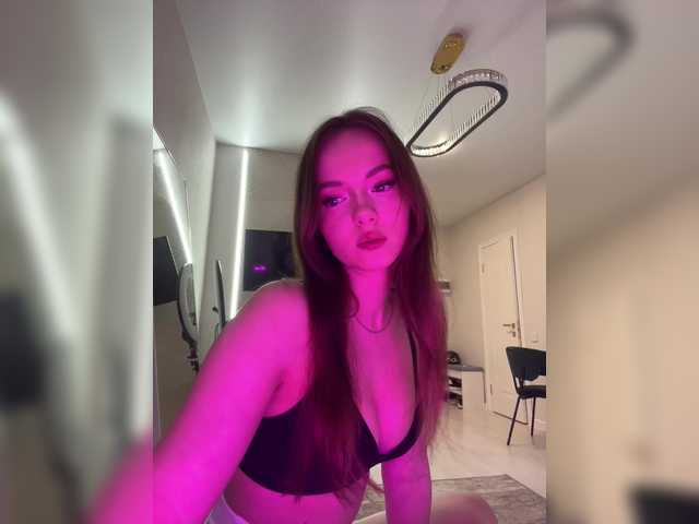 OlivkaVif live cam on UnifiedCams