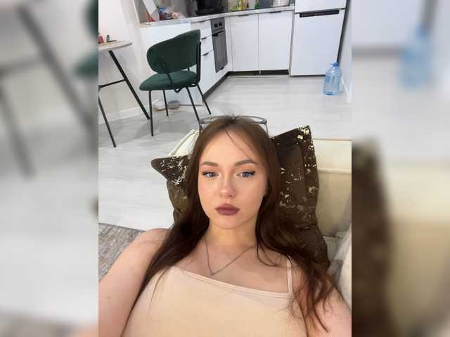 OlivkaVif live cam on BongaCams