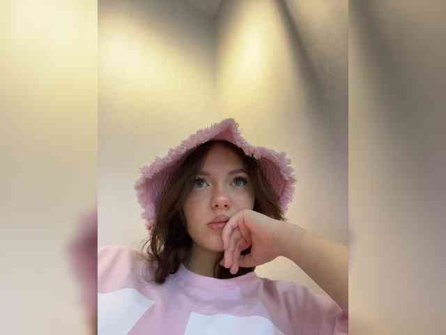 OlivkaVif Live Webcam on BongaCams