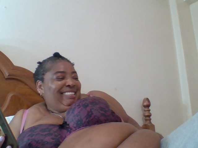 pussylips53 live webcam show