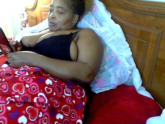 pussylips53's BongaCams show and profile