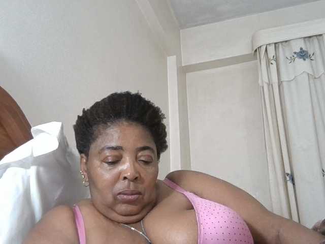 pussylips53 live cam on BongaCams