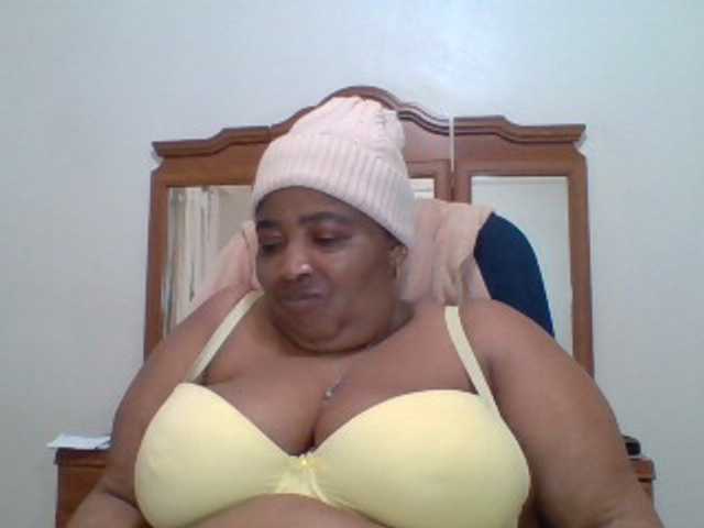 pussylips53 live cam on BongaCams