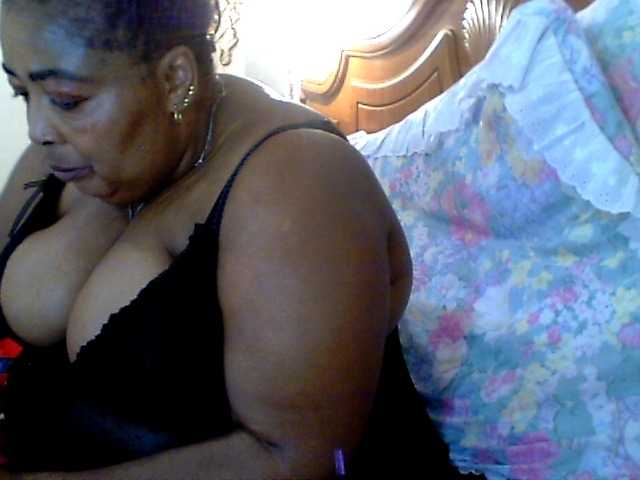 pussylips53's BongaCams show and profile