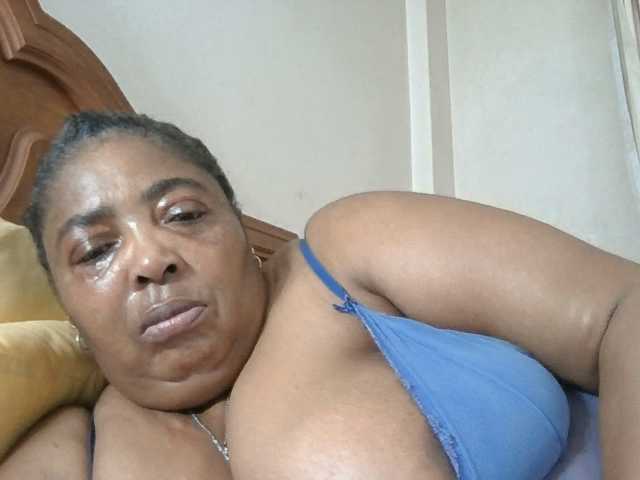 pussylips53 live cam on BongaCams