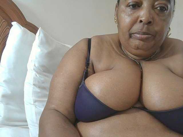 pussylips53 live cam on BongaCams