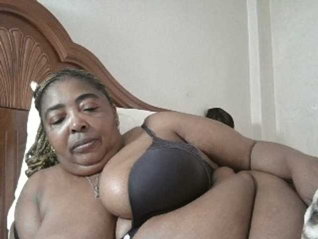 pussylips53 live cam on BongaCams