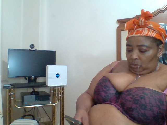 Pussylips53, 53 y/o - Live Cam on BongaCams