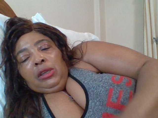 pussylips53 live cam on BongaCams