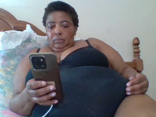 pussylips53 live webcam show