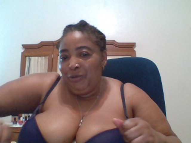 pussylips53 live cam on BongaCams