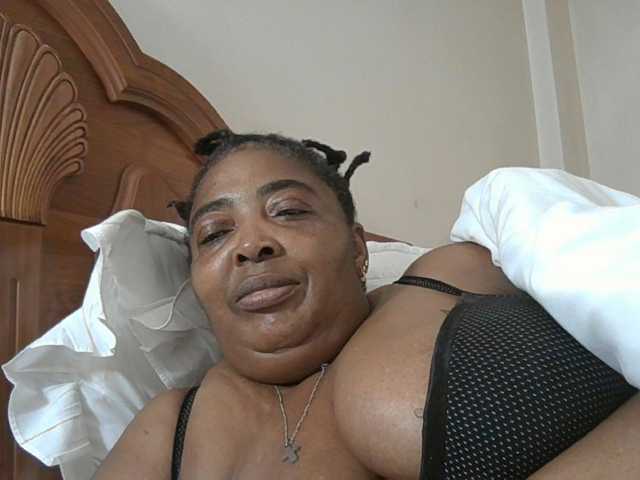 pussylips53 live cam on BongaCams