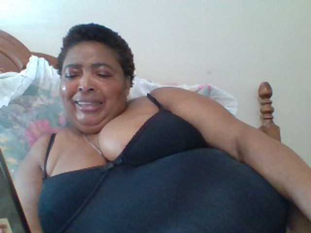 pussylips53 live webcam show