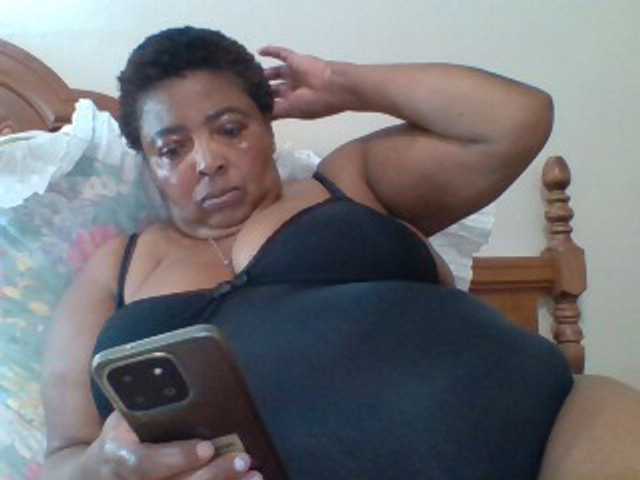 pussylips53 live webcam show