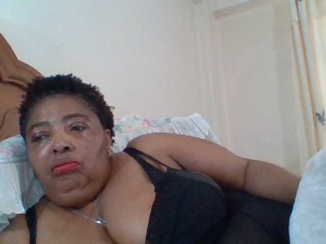 pussylips53 live webcam show
