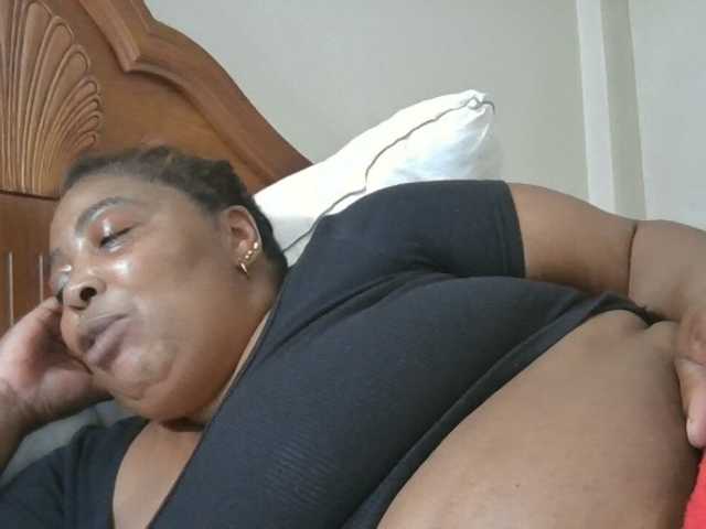 pussylips53 live cam on BongaCams