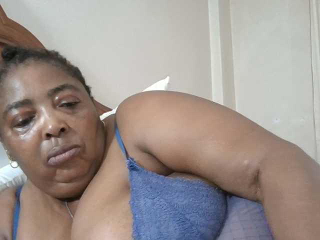 pussylips53 live cam on BongaCams