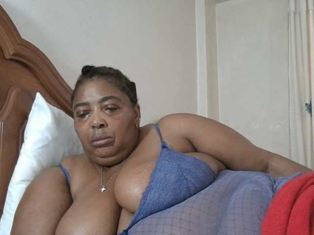 pussylips53 live cam on BongaCams