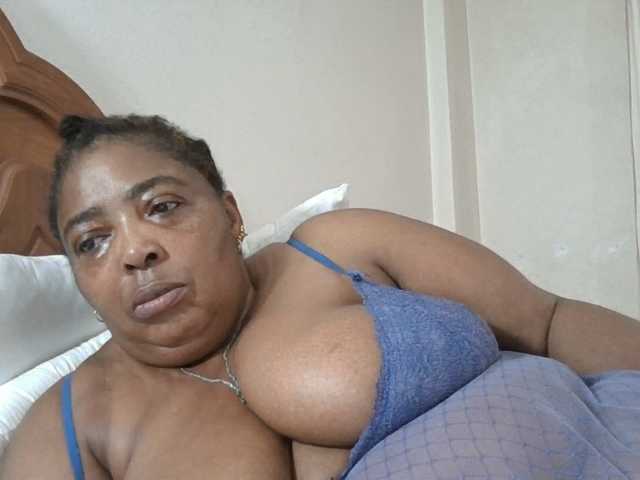 pussylips53 live cam on BongaCams