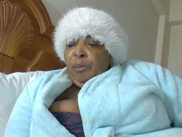 pussylips53 live webcam show