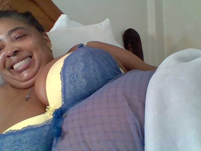 le modèle pussylips53 est en webcam porno dans un show sur le site bongacams, il possède les tags suivants: Ebony,Brunette,Shaved