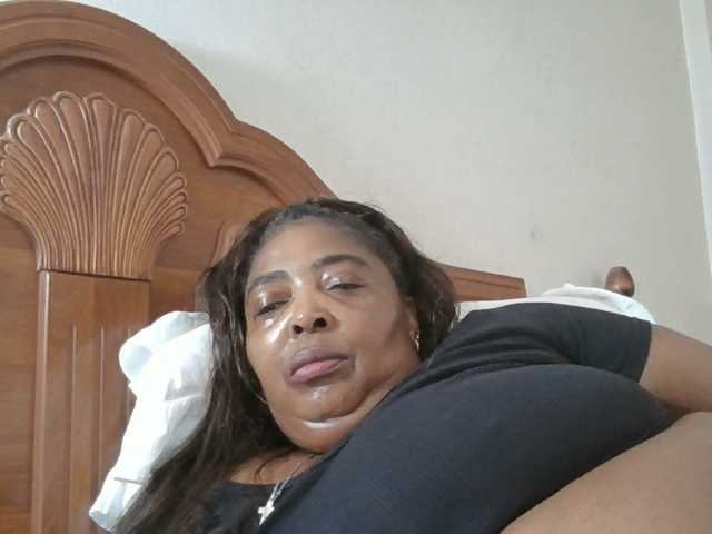 pussylips53, live now on BongaCams